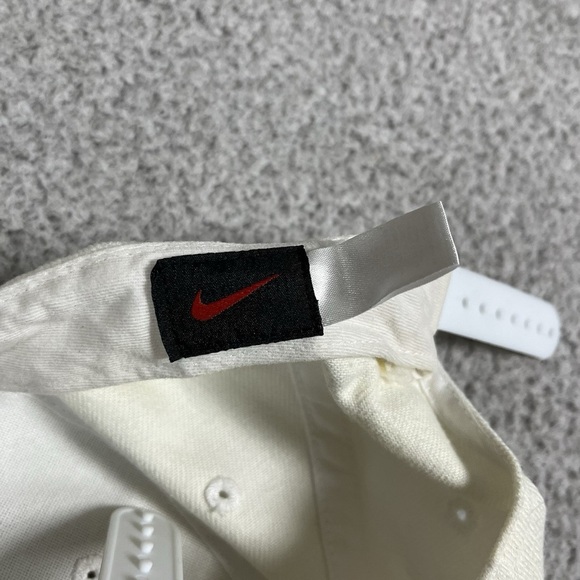Vintage Nike Hat Cap White Swoosh Snapback Adjustable 90s Embroidered Logo - Picture 2 of 8